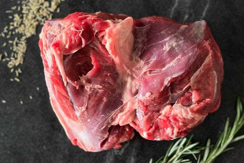 Giá thịt heo hôm nay 17/6: Nạc đùi heo duy trì giá 126.000 đồng/kg tại Thực phẩm Hà Hiền