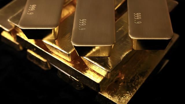 Giá vàng trượt dốc vì đồng USD mạnh lên