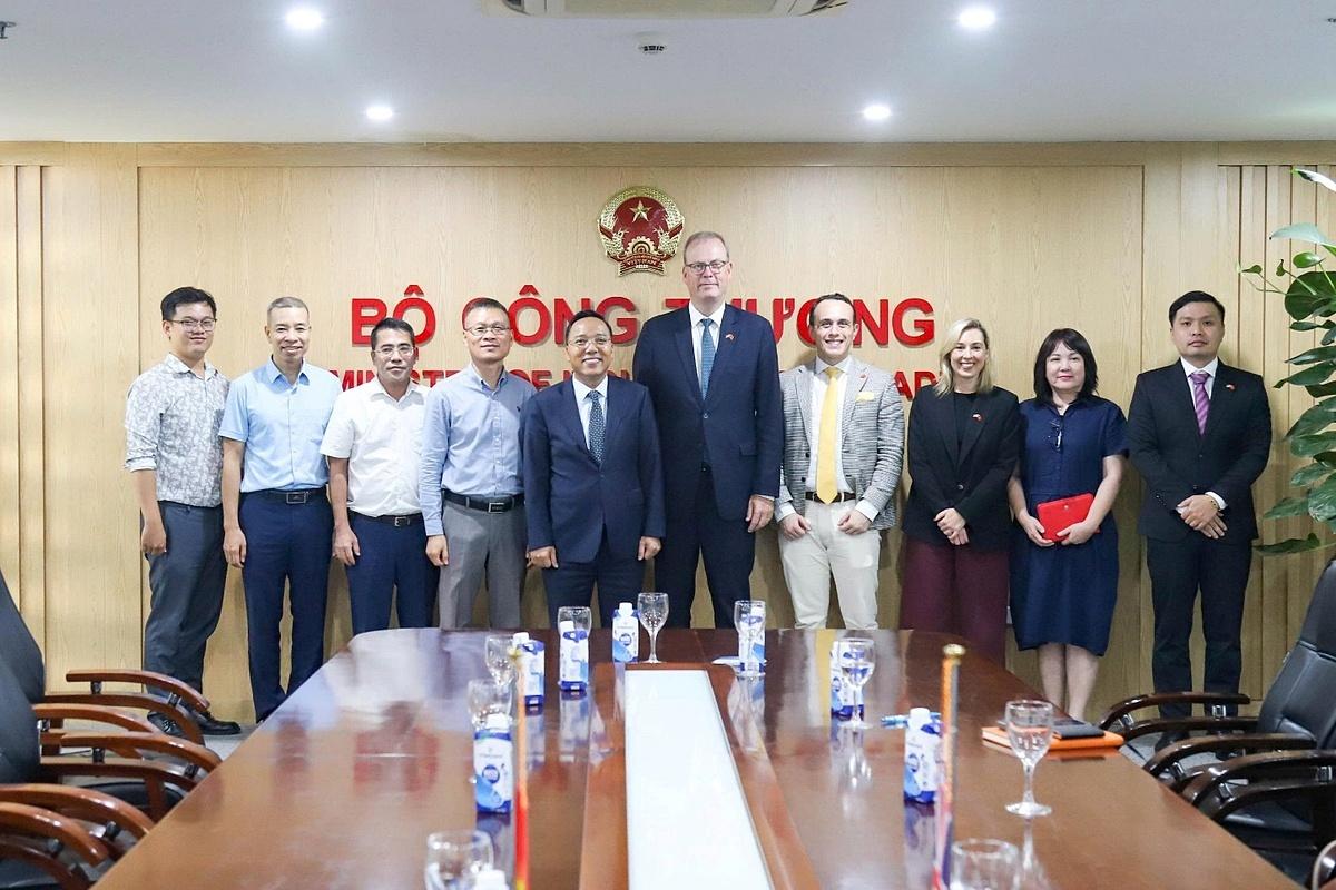 Việt Nam sắp đón làn sóng 6,5 tỷ USD vốn tín dụng từ Anh: Thời cơ vàng cho năng lượng tái tạo và hạ tầng xanh