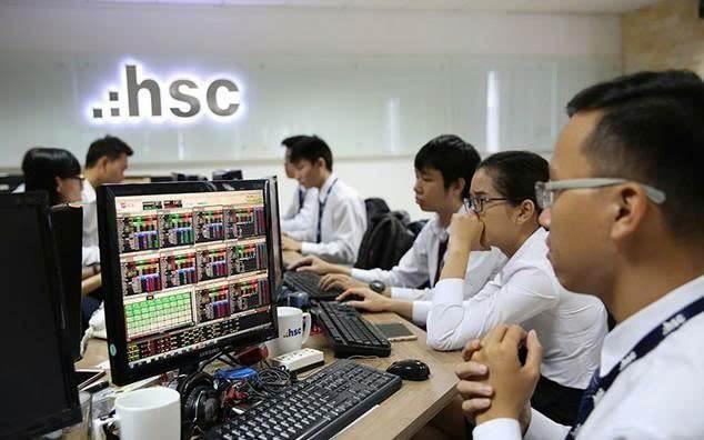 HCM: Tiếp tục chào bán gần 2,7 triệu cổ phiếu ‘ế’ cho cán bộ nhân viên