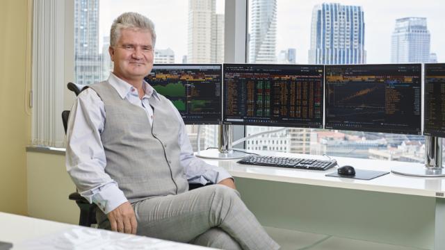 "Cá mập" Pyn Elite báo lỗ trong tháng 10 do "ôm" toàn ngân hàng và VIX, FPT