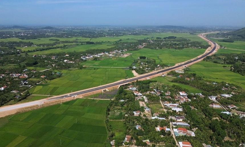 Dấu ấn hạ tầng giao thông năm 2025: Bứt tốc, mở những trục phát triển mới