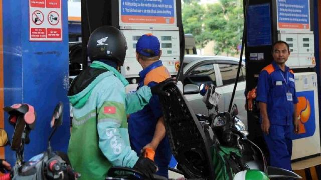 Giá xăng dầu đồng loạt tăng, riêng dầu madút 180CST 3.5s giảm nhẹ