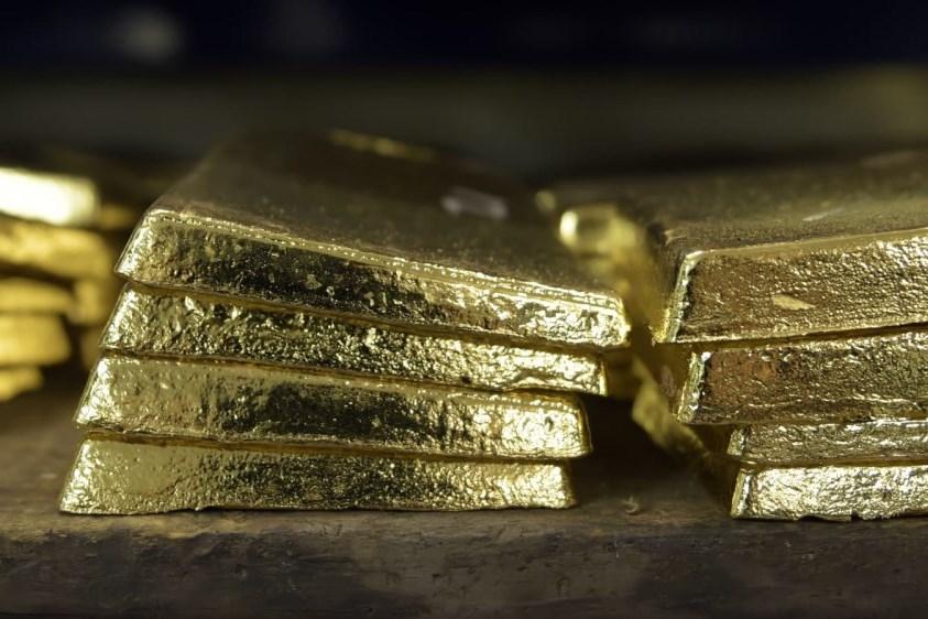Giá vàng hôm nay 19/1: Vàng tương lai bật tăng gần 2%