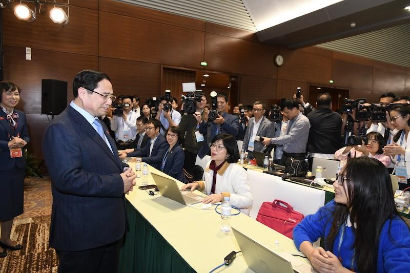 Thủ tướng động viên những người làm báo tác nghiệp tại Đại hội XIV của Đảng