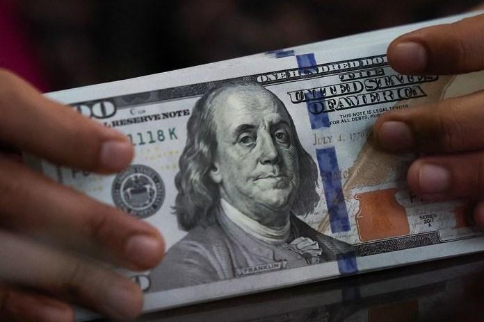 Tỷ giá USD hôm nay 21/1: Lao dốc theo hiệu ứng bán Mỹ