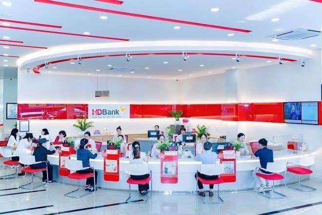 HDB: Thoát đáy NIM, HDBank bứt tốc lợi nhuận nhờ tín dụng tăng vọt và cú hích VietJet