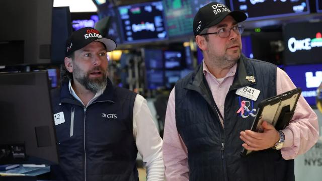 Dow Jones lập kỷ lục trước thềm loạt báo cáo quan trọng, giá dầu tăng sau cảnh báo của Mỹ về Iran