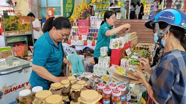 Hơn 500 sản phẩm góp mặt tại phiên chợ 'Tết Xanh – Quà Việt'