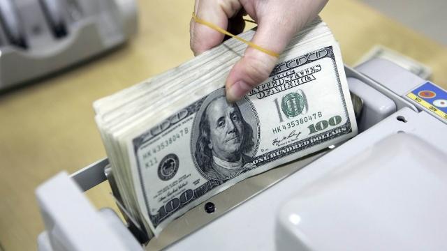 Các ngân hàng thương mại nâng nhẹ giá mua USD