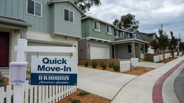 Cuộc chiến ở Vùng Vịnh khiến lãi suất vay mua nhà trả góp ở Mỹ tăng mạnh