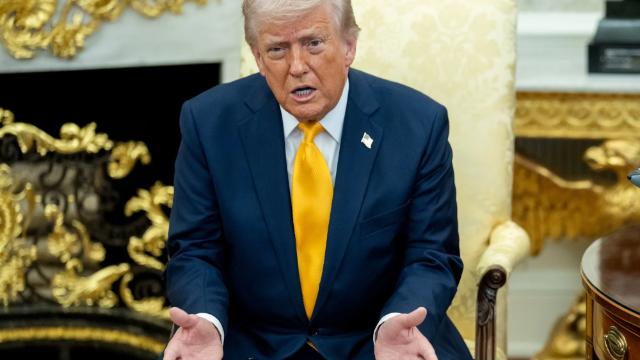 Tổng thống Trump tuyên bố hoãn tấn công hạ tầng năng lượng Iran, giá dầu quay đầu giảm mạnh