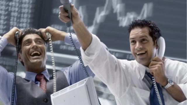 Tiền tổ chức trong nước mua ròng 1.000 tỷ