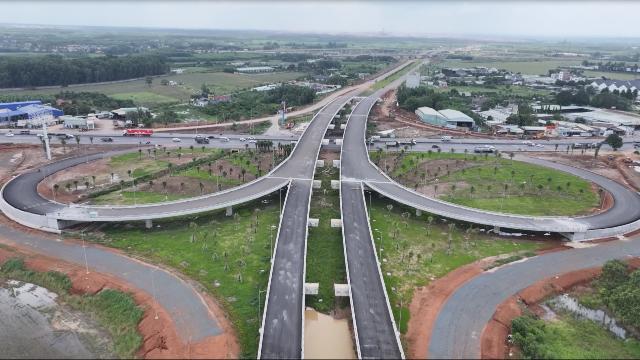 Bổ sung quy hoạch các tuyến đường bộ kết nối với sân bay, cảng biển