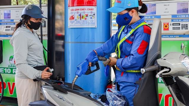 Chính phủ tạm ứng 8.000 tỷ đồng bổ sung Quỹ bình ổn giá xăng dầu