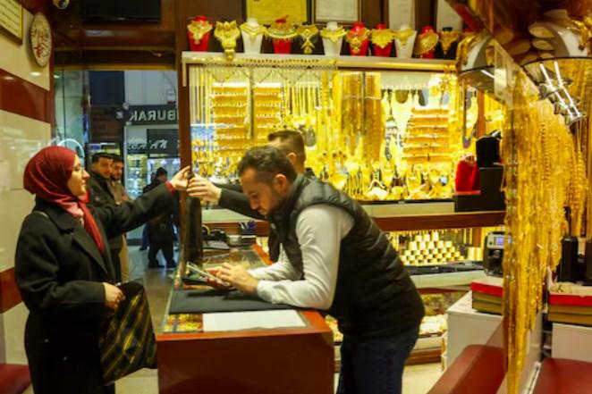 Giá vàng hôm nay 1/4: Xác lập tháng tồi tệ nhất kể từ 2008