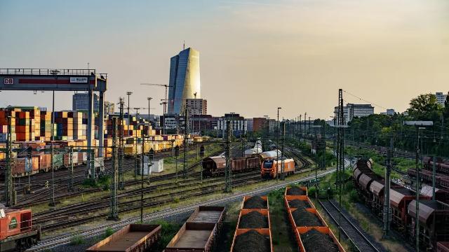 Dự báo tăng trưởng kinh tế Đức giảm một nửa vì chiến sự Iran