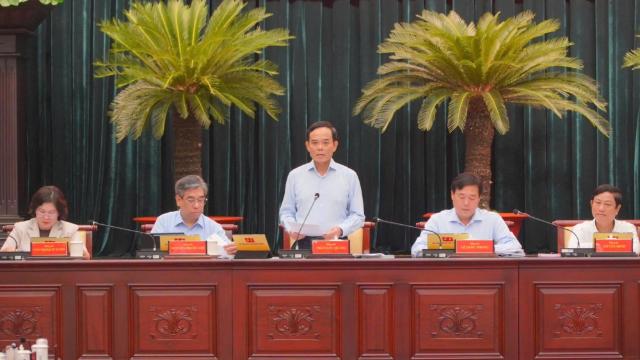 TP. Hồ Chí Minh phấn đấu tăng trưởng hơn 10%, đẩy mạnh đổi mới khoa học công nghệ