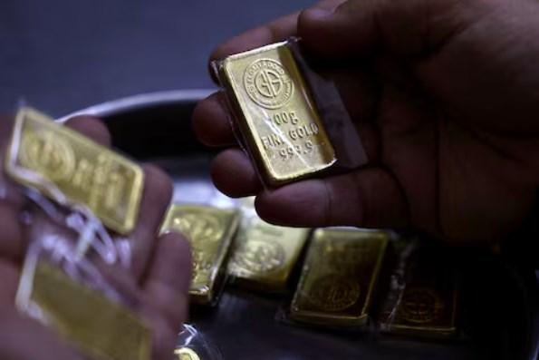 Giá vàng hôm nay 2/4: Vàng SJC lùi về quanh 176 triệu/lượng, vàng nhẫn giảm hơn 1 triệu đồng