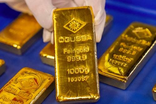 Giá vàng hôm nay 3/4: Lao dốc gần 4% vì đồng USD phục hồi