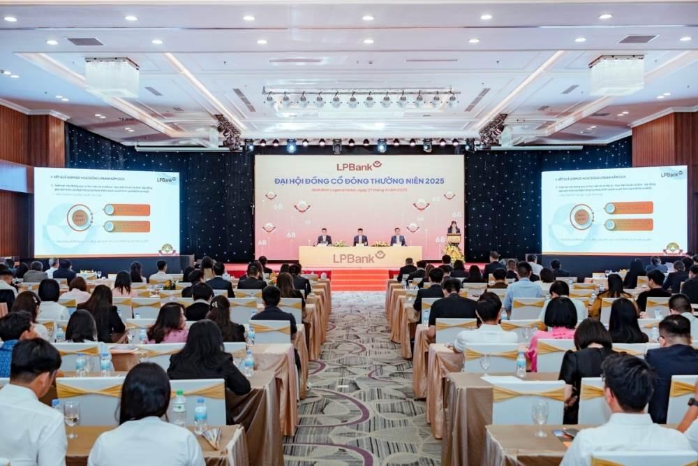 Ngân hàng mạnh tay chia 'tiền tươi', cổ đông hưởng lợi đến đâu?