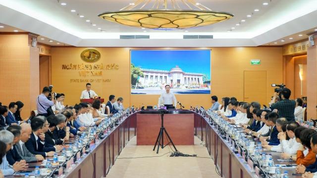 Các ngân hàng đồng thuận giảm lãi suất ngay sau cuộc họp với tân Thống đốc