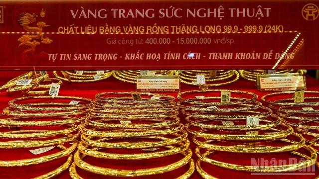 Giá vàng trong nước giảm nhẹ trong thế giằng co