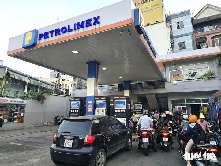 PLX: Petrolimex báo tin bất thường: Gần 43.300 cổ đông, vẫn có nguy cơ phải rời sàn