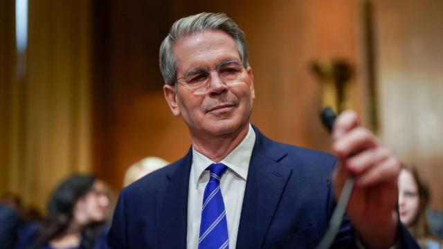 Bộ trưởng Bộ Tài chính Mỹ kêu gọi Fed hạ lãi suất