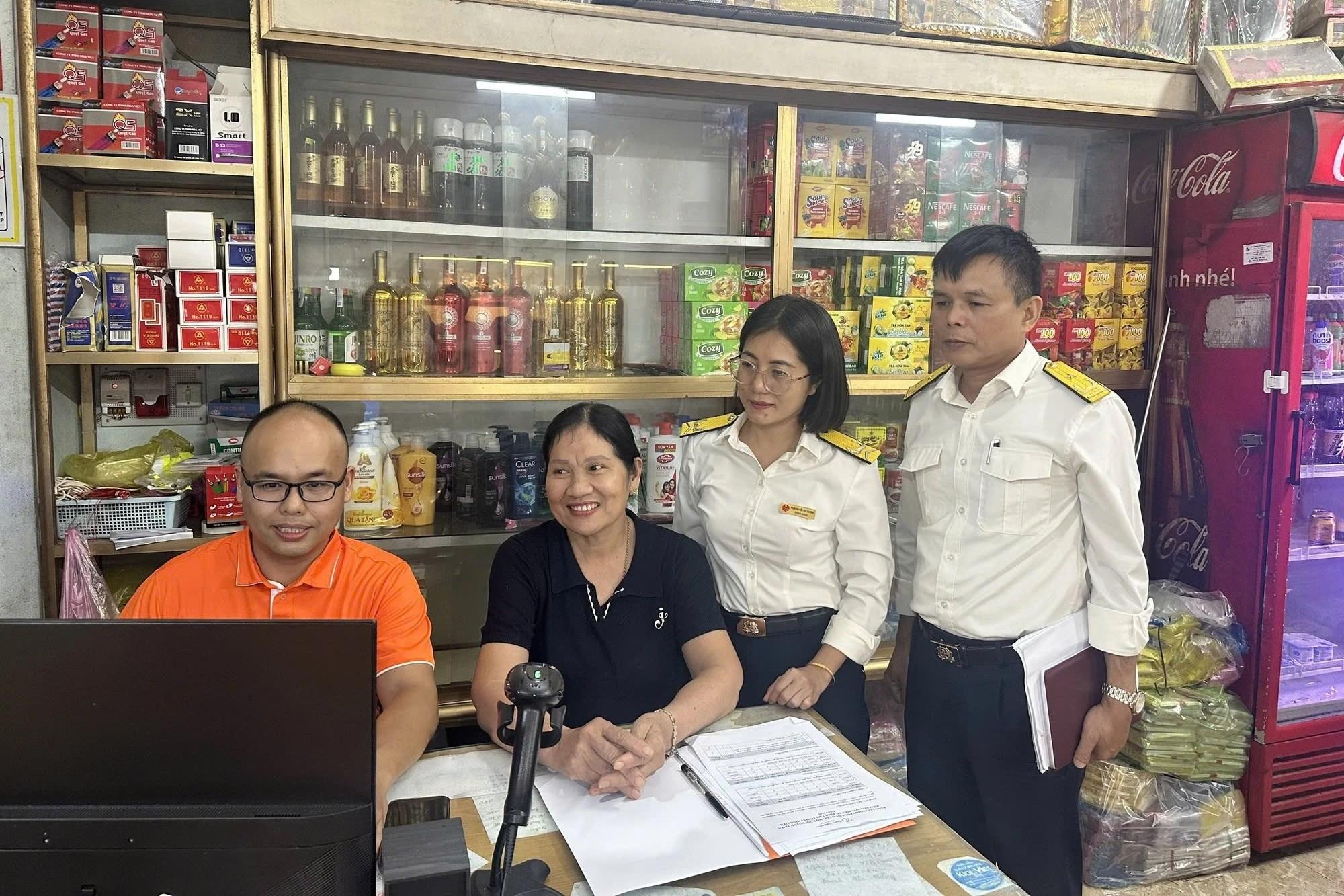 Cục Thuế nói gì về thông tin hộ kinh doanh doanh thu dưới 500 triệu đồng/năm bị phạt nếu dùng hoá đơn điện tử?