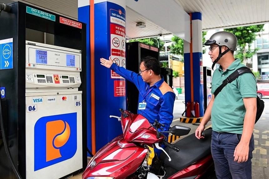 Giá xăng dầu hạ nhiệt, hỗ trợ cho sản xuất kinh doanh và tiêu dùng