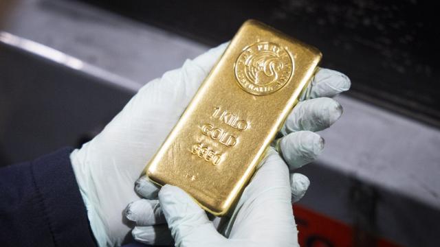 Giá vàng 'bốc hơi' 100 USD/oz trong lúc chờ tin về thỏa thuận ngừng bắn Mỹ - Iran