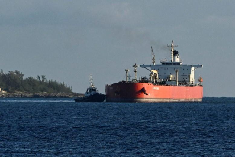 Giá xăng dầu hôm nay 23/4: Giá dầu tiếp đà tăng, Iran thông báo bắt giữ 2 tàu tại eo biển Hormuz