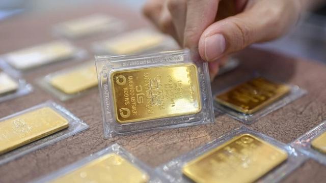 Giá vàng trong nước giảm gấp ba lần so với giá vàng thế giới