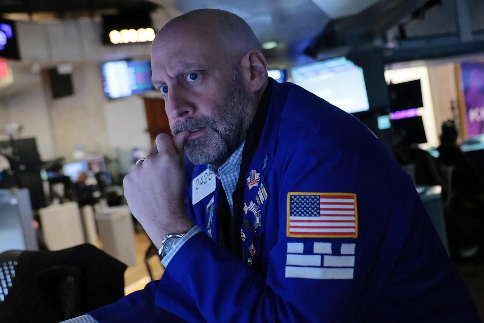 Dow Jones mất 550 điểm do giá dầu vọt tăng và lo ngại xung đột Mỹ - Iran lại bùng lên