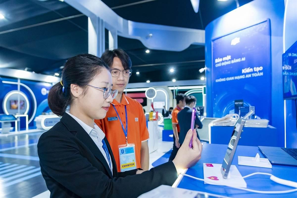 FPT: Doanh thu FPT trở lại đà tăng trưởng hai chữ số, cổ phiếu liền 'bứt tốc'