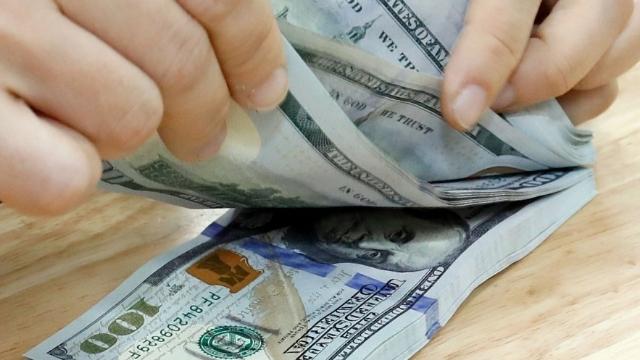 Ngân hàng đẩy giá mua USD, mạnh tay hút ngoại tệ
