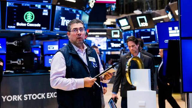 SP 500 mất điểm dù giá dầu giảm mạnh