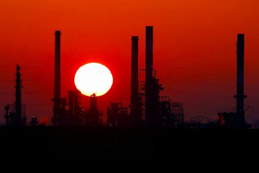 Giá xăng dầu hôm nay 12/6: Lao dốc gần 3% vì căng thẳng Mỹ - Iran hạ nhiệt