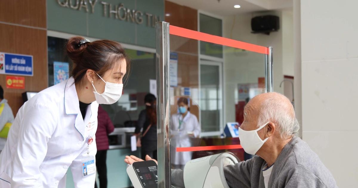 Bộ Y tế phản hồi kiến nghị miễn phí bảo hiểm y tế cho người từ 65 tuổi