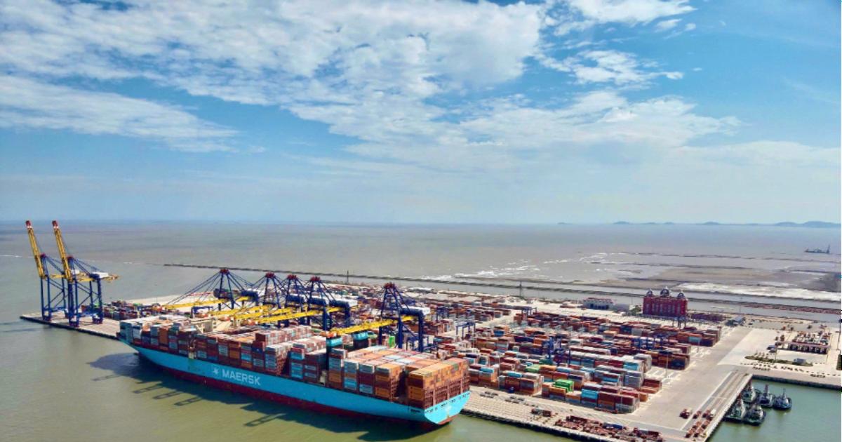 Cảng Hateco Hải Phòng đón tàu container gần 214.000 DWT