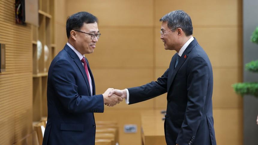 Thủ tướng đề nghị doanh nghiệp Hàn Quốc mở rộng đầu tư vào lĩnh vực công nghệ cao