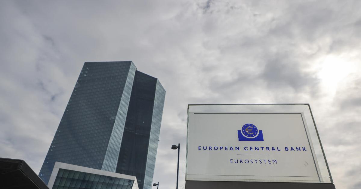 Lạm phát ở eurozone giảm nhanh hơn dự báo, quan chức ECB loại trừ khả năng hạ lãi suất